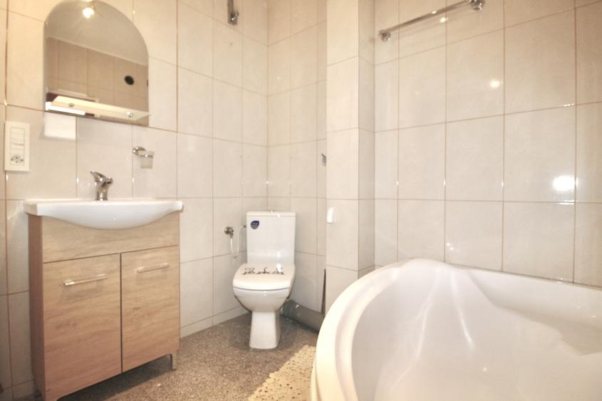 Apartament cu 2 camere semidecomandat, mobilat în Ultracentral