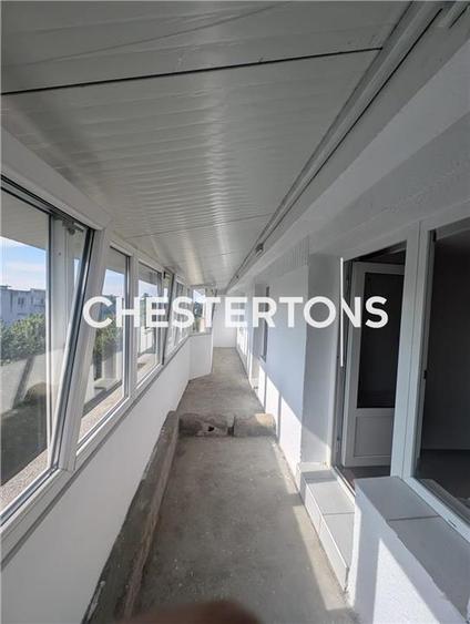 Apartament cu 5 camere decomandat, mobilat în Sud
