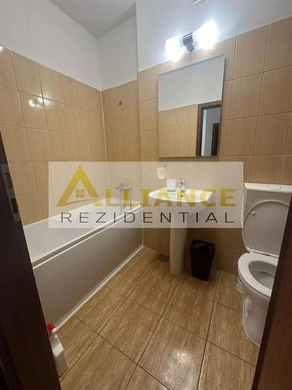 Garsonieră decomandată în Titan