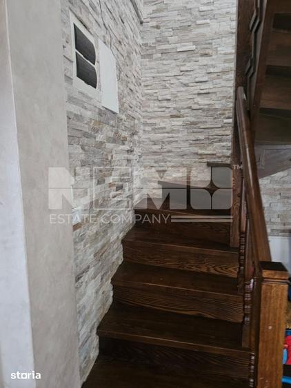 Casă cu 5 camere cu Teren 6000 Mp în Burla