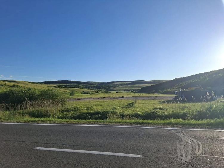 Teren Construcții extravilan de 5600 mp, în Vâlcele