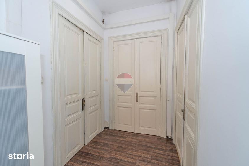 Apartament cu 3 camere semidecomandat în Parcul Carol