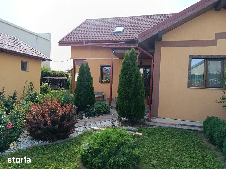 Casă cu 8 camere cu Teren 500 Mp în Cazasu
