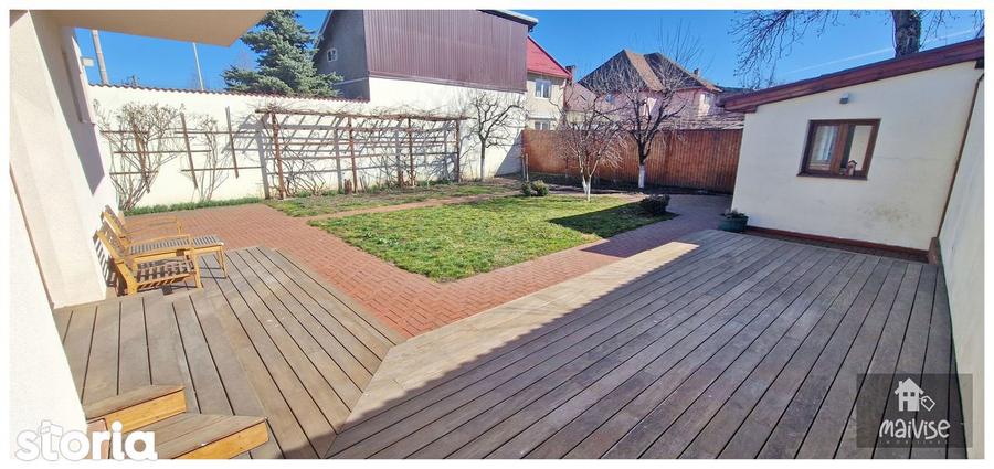 Casă cu 5 camere cu Canalizare în Florilor