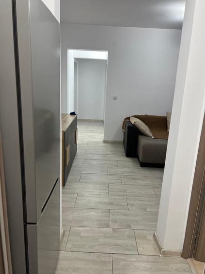 Apartament cu 3 camere semidecomandat în Drumul Taberei