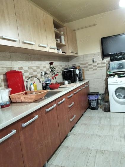 Apartament cu 3 camere semidecomandat în Central