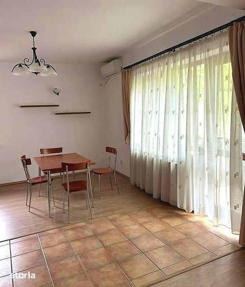 Casă cu 8 camere cu Teren 250 Mp în Tei