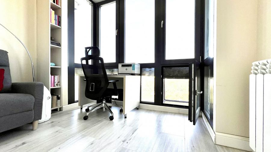 Apartament cu 3 camere semidecomandat, mobilat în Titan