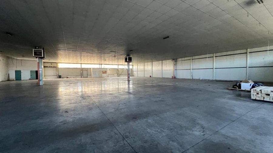 Spațiu comercial, de 1,400 mp, în Aeroport