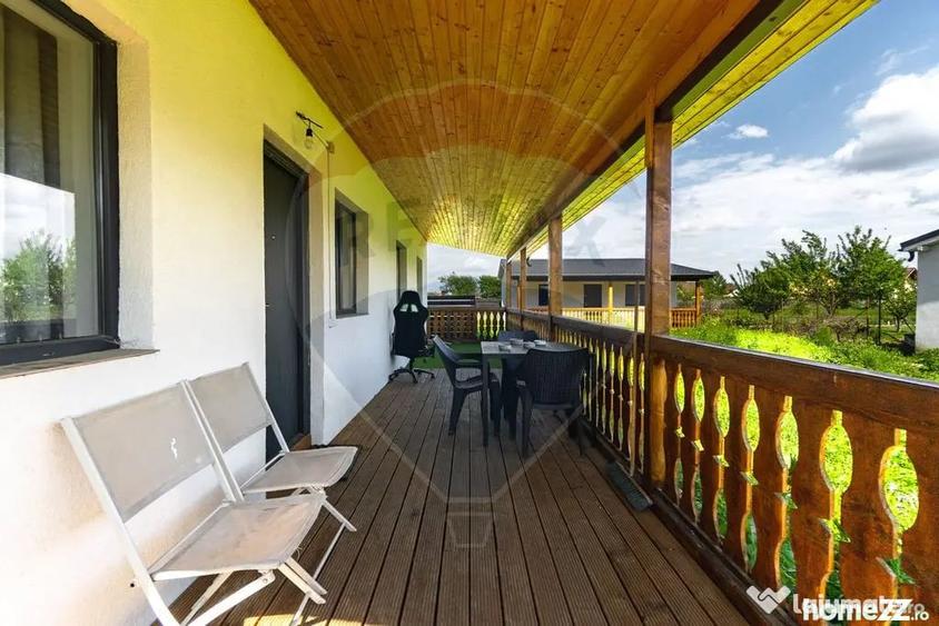 Casă cu 7 camere cu Teren 1007 Mp în Stupini