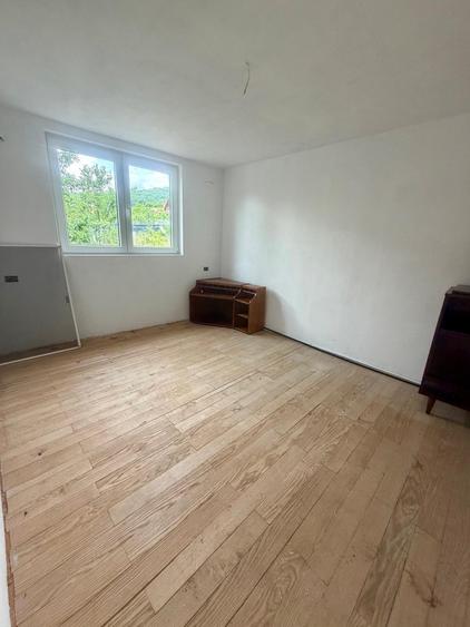 Casă individuală cu 5 camere cu Teren 700 Mp în Cetate