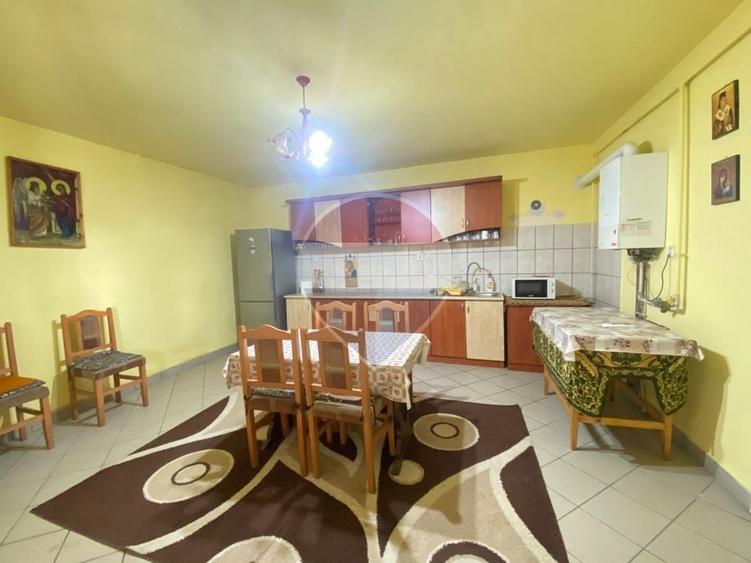 Casă individuală cu 4 camere cu Teren 1994 Mp în Blăjel