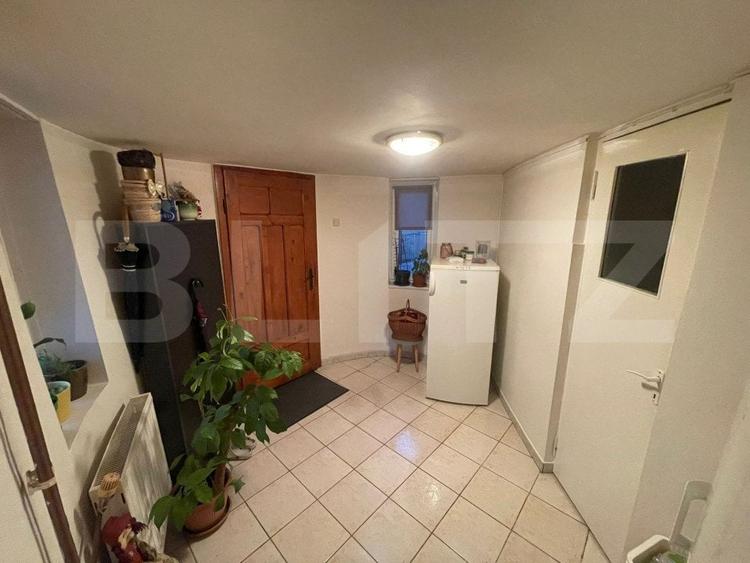 Casă individuală cu 6 camere cu Canalizare în Central