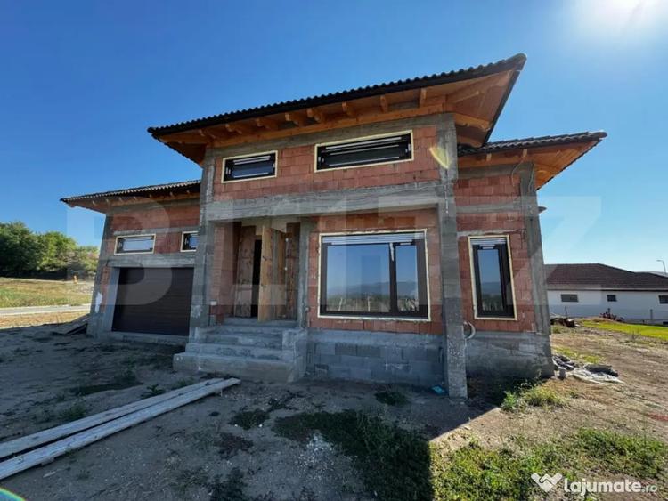 Casă cu 7 camere cu Teren 710 Mp în Ciugud