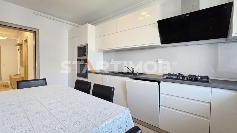 Apartament cu 3 camere decomandat, mobilat în Tractorul