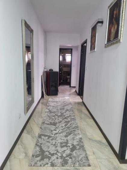 Apartament cu 3 camere decomandat, mobilat în Putna