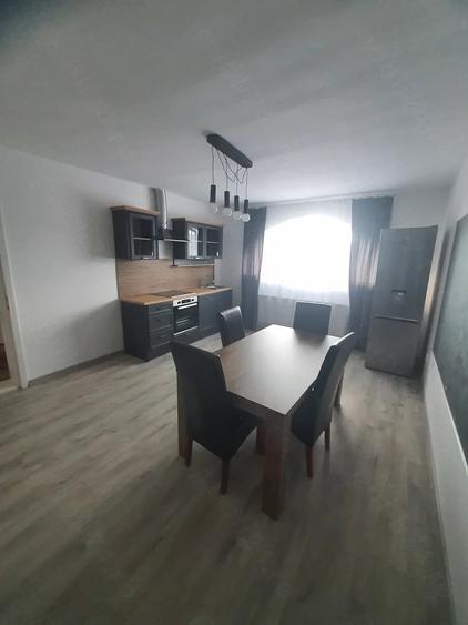 Apartament cu 3 camere semidecomandat în Central