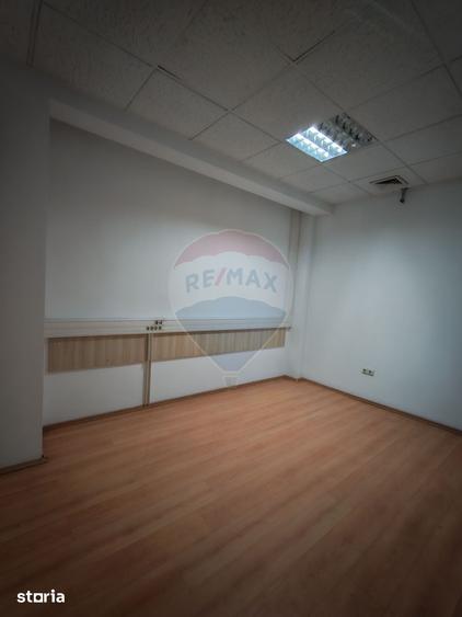Spațiu comercial, de 2,100 mp, în Valea Rosie
