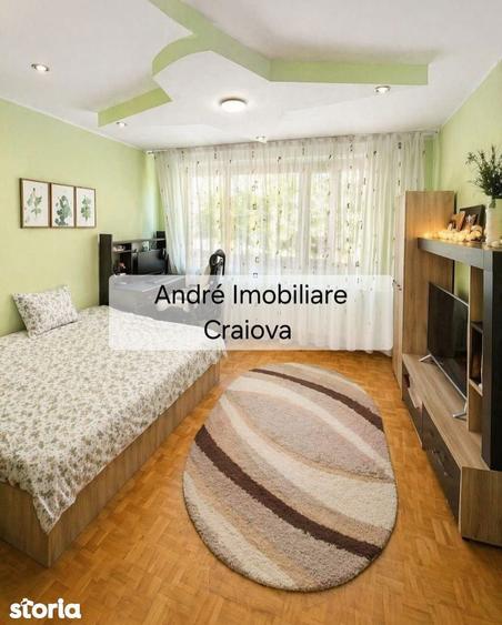 Apartament cu 2 camere decomandat în Calea București