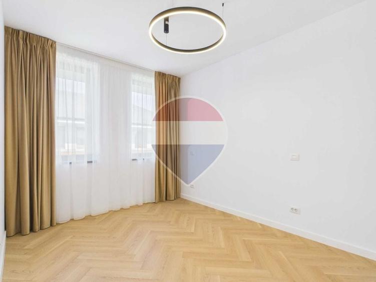 Casă cu 5 camere cu Teren 125 Mp în Tunari