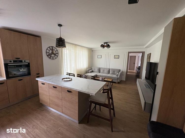Apartament cu 4 camere semidecomandat în Central