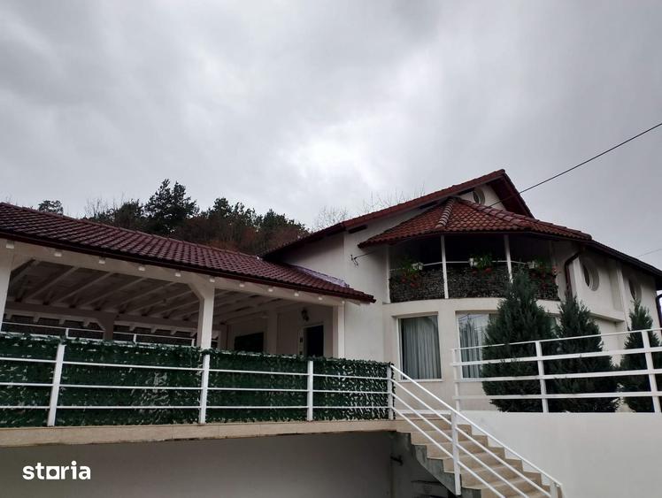 Casă cu 4 camere cu Teren 327 Mp în Bascov
