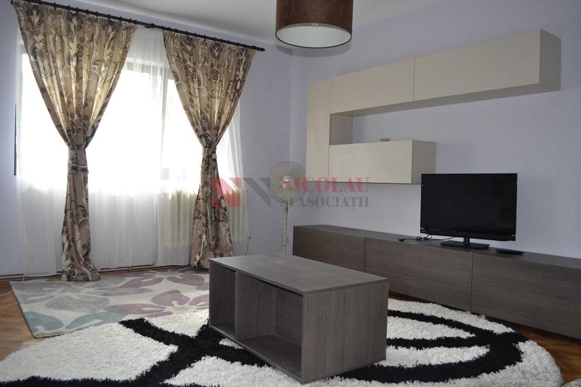Apartament cu 3 camere decomandat în Hala Centrală