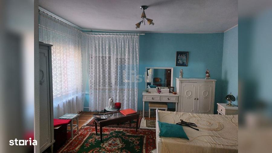 Casă cu 3 camere cu Teren 565 Mp în Piața Centrală