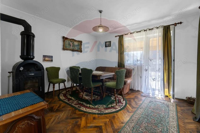 Casă cu 5 camere cu Teren 904 Mp în Sud