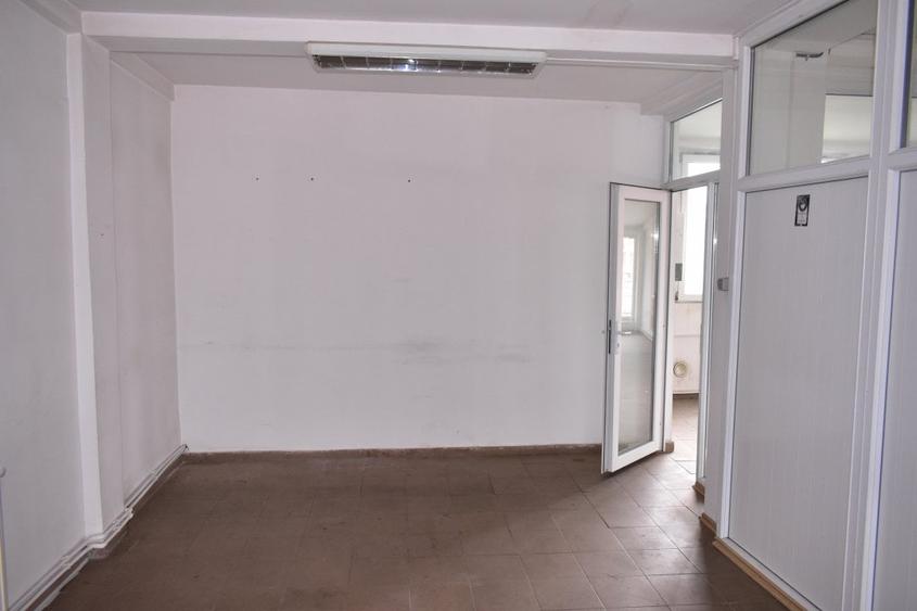 Spațiu comercial, de 740 mp, în Craiovei