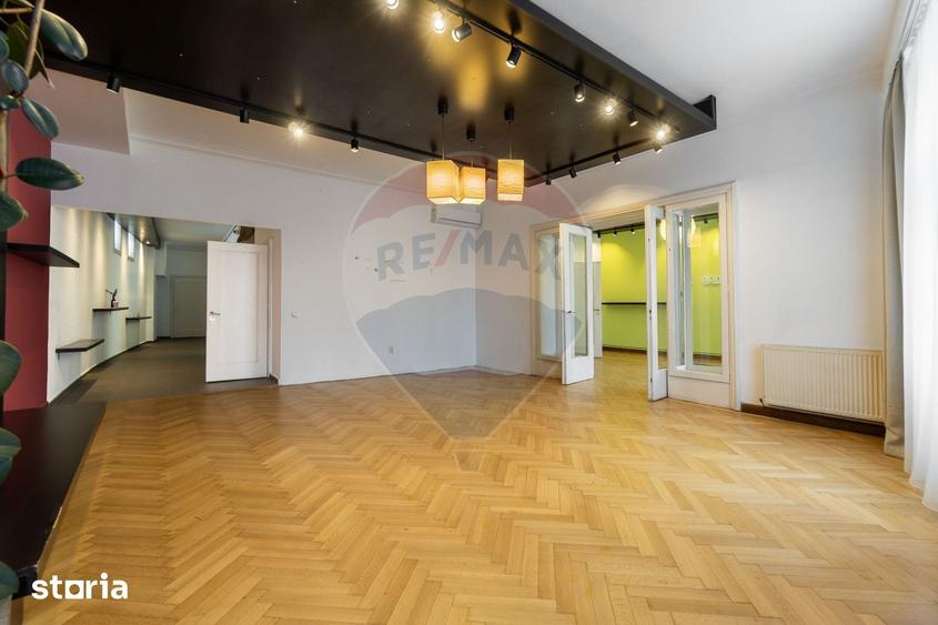 Apartament cu 4 camere în Centrul Istoric