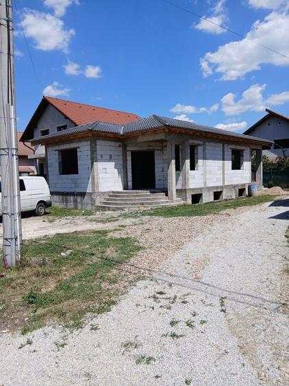Casă cu 3 camere în Livada