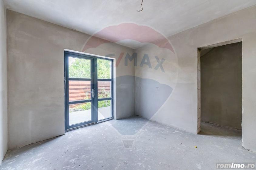 Apartament cu 4 camere decomandat în Pârneava