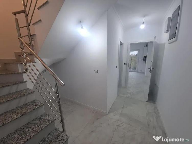 Casă cu 5 camere cu Teren 40 Mp în Gai