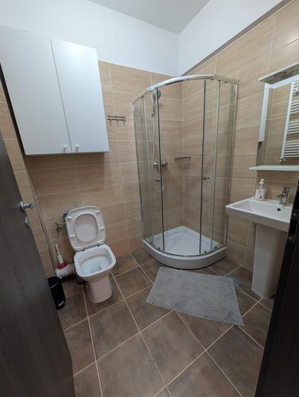 Apartament cu 3 camere semidecomandat în Drumul Taberei