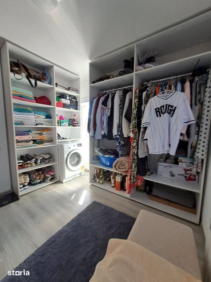 Casă cu 5 camere cu Teren 1302 Mp în Schitu Golești