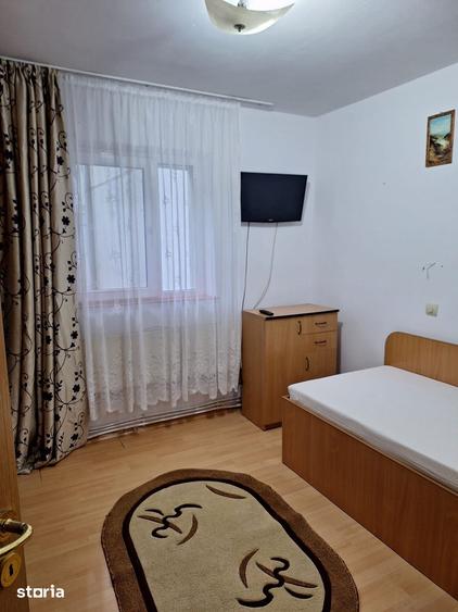 Apartament cu 3 camere decomandat în Baza 3