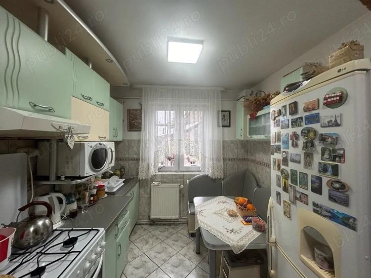 Apartament cu 3 camere semidecomandat în Central