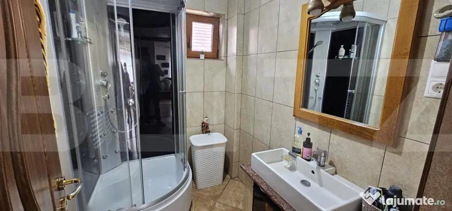 Casă cu 4 camere cu Teren 569 Mp în Central