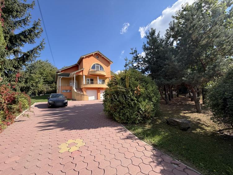 Casă individuală cu 5 camere cu Garaj în Făget