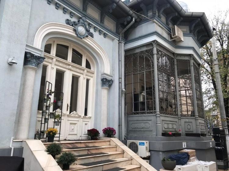 Casă cu 13 camere cu Teren 458 Mp în Armeneasca