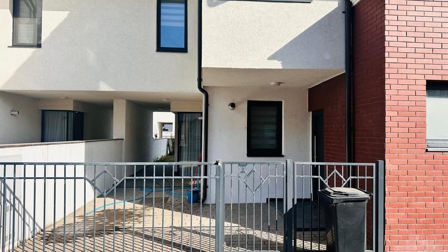 Duplex cu 5 camere cu Canalizare în Otopeni