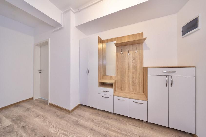 Apartament cu 2 camere semidecomandat, mobilat în Tractorul