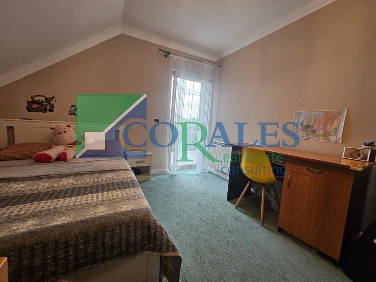 Casă individuală cu 5 camere cu Canalizare în Moșnița Veche