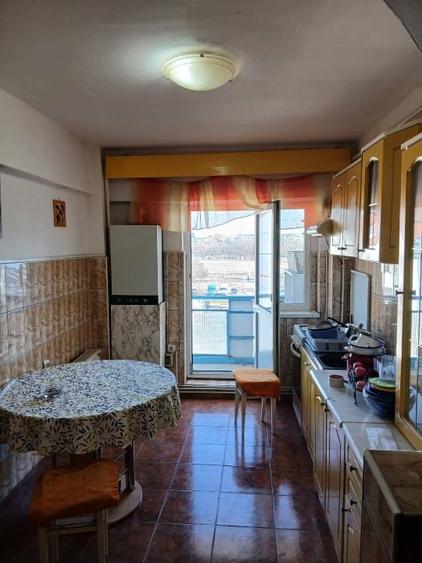 Apartament cu 3 camere decomandat în Lenin