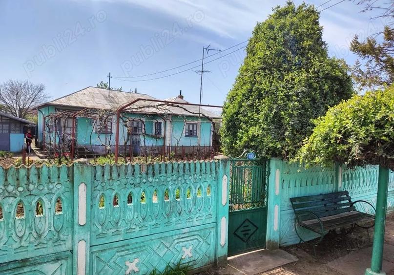Casă cu 5 camere cu Teren 1820 Mp în Perișor