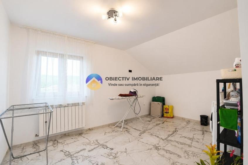 Casă cu 5 camere cu Teren 911 Mp în Dumbrava Roșie