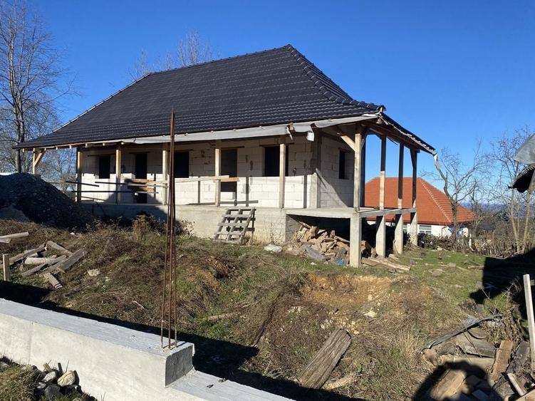 Casă cu 3 camere în Bătrâna