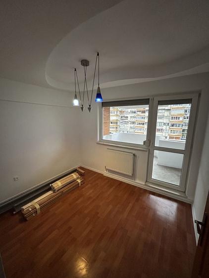 Apartament cu 3 camere semidecomandat în Ultracentral