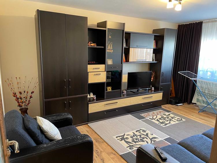 Apartament cu 2 camere decomandat în Rovine
